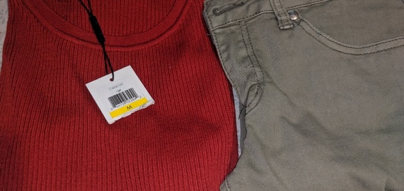 Calvin Klein blouse and green jeans - Picture 1 of 4